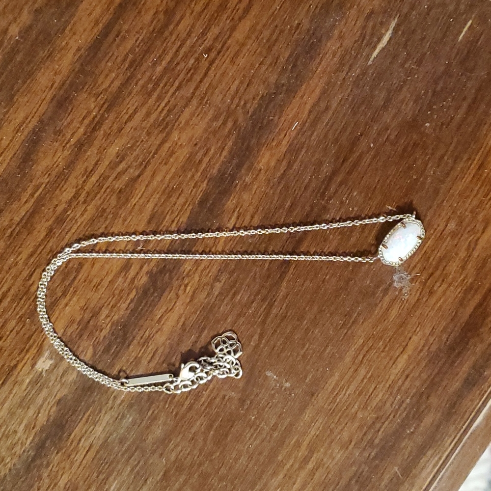 Kendra Scott neckalce